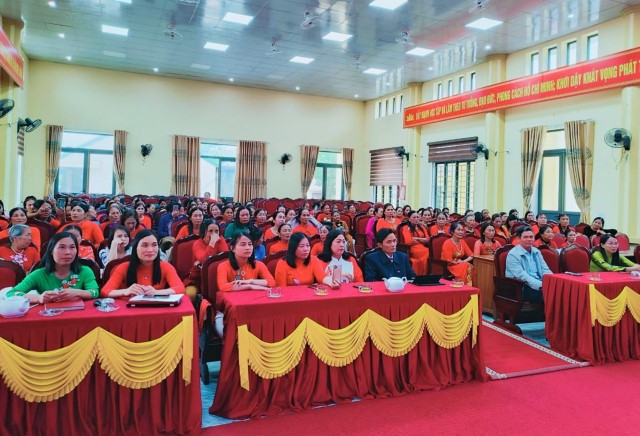 Gần 200 phụ nữ phường Đậu Liêu tham gia toạ đàm chuyên đề văn hoá ứng xử và xây dựng gia đình hạnh phúc